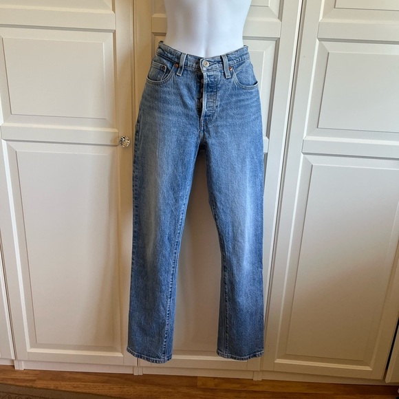 Levi's Premium 501 Straight Jeans in Hollow Days Medium Wash Size 28 L 32" - Picture 6 of 14